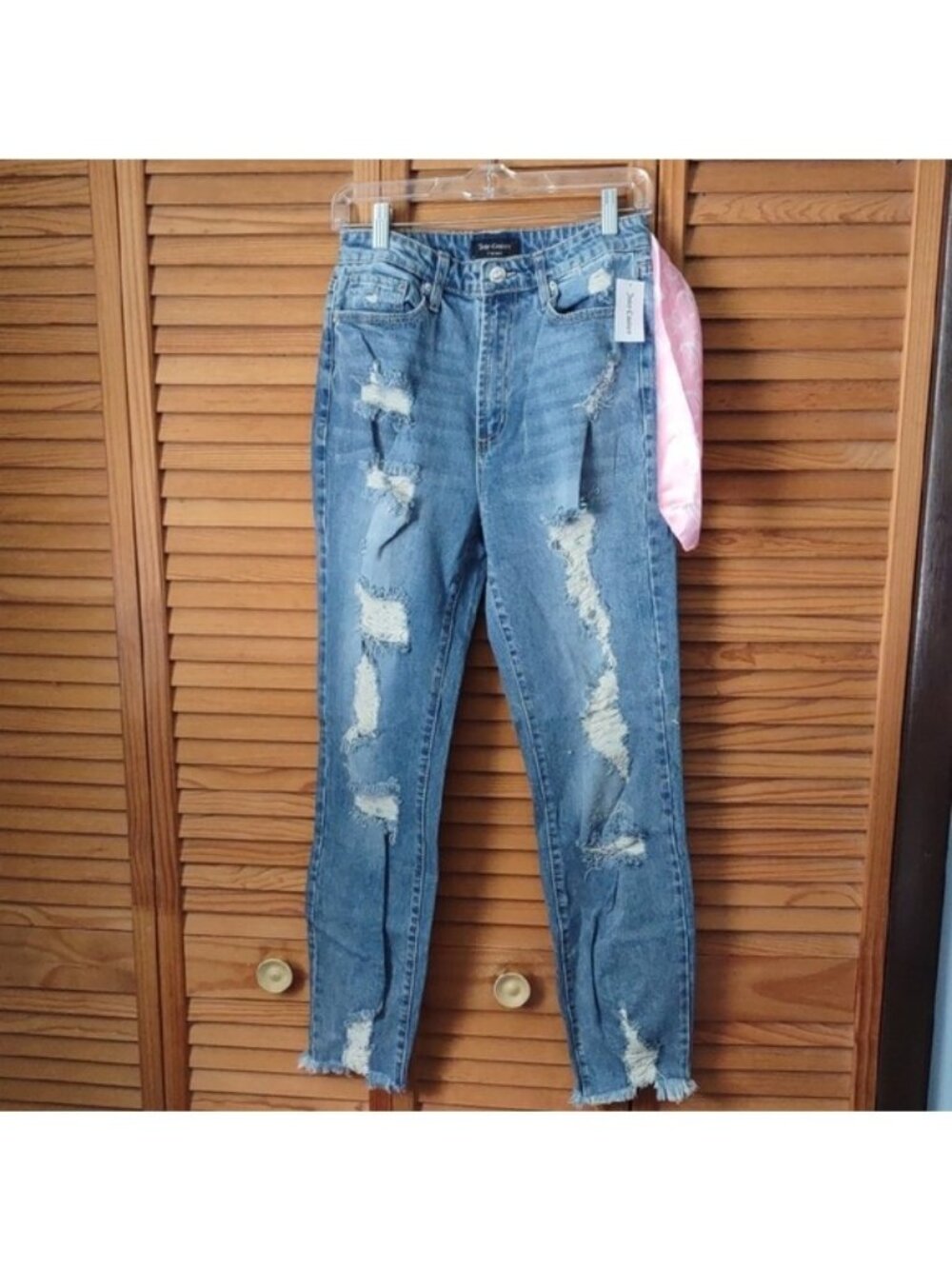 Juicy Couture NWT Pink JC Belt Look Scarf Med Blue Destroyed Venice Jeans Size28